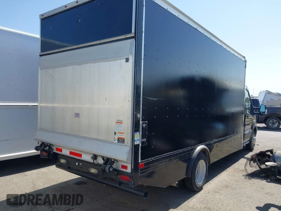 2017 Ford Transit z VIN 1FDBF9ZM9HKB18836, wystawiony jako IAAI lot #42311325 z przebiegiem 172 466 mil mil oraz . Historia ofert i sprzedaży dostępna na DreamBid. Obrazek 4.