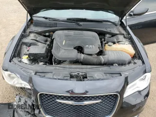 2015 Chrysler 300 Limited z VIN 2C3CCAAG3FH832723, wystawiony jako Copart lot #56842405 z przebiegiem 5 455 mil mil oraz Czysty tytuł • Clean title. Historia ofert i sprzedaży dostępna na DreamBid. Obrazek 11.
