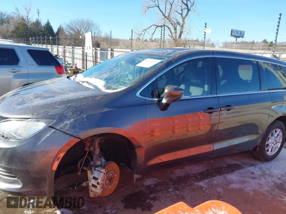 2017 Chrysler Pacifica Touring with VIN 2C4RC1DG7HR648786, listed as a IAAI auction lot 41570029 with 125,406 mi miles and . Bid and sale history available at DreamBid. Image 15.