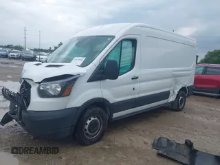 2019 Ford Transit z VIN 1FTYR2CM1KKA28111, wystawiony jako IAAI lot #42439960 z przebiegiem 116 173 mil mil oraz . Historia ofert i sprzedaży dostępna na DreamBid. Obrazek 17.