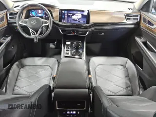 2024 Volkswagen Atlas SE z VIN 1V2WR2CA3RC534264, wystawiony jako Copart lot #55703905 z przebiegiem 43 307 mil mil oraz Czysty tytuł • Clean title. Historia ofert i sprzedaży dostępna na DreamBid. Obrazek 8.