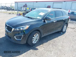 2017 Kia Sorento LX z VIN 5XYPGDA32HG265986, wystawiony jako IAAI lot #42571760 z przebiegiem 108 677 mil mil oraz . Historia ofert i sprzedaży dostępna na DreamBid. Obrazek 17.