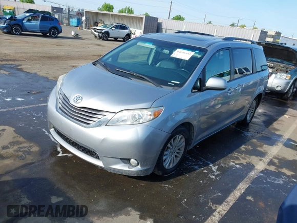 2017 Toyota Sienna XLE Auto Access Seat with VIN 5TDYZ3DC5HS831596, listed as a IAAI auction lot 42146953 with 181,807 mi miles. Bid and sale history available at carsss.com. Image 17.