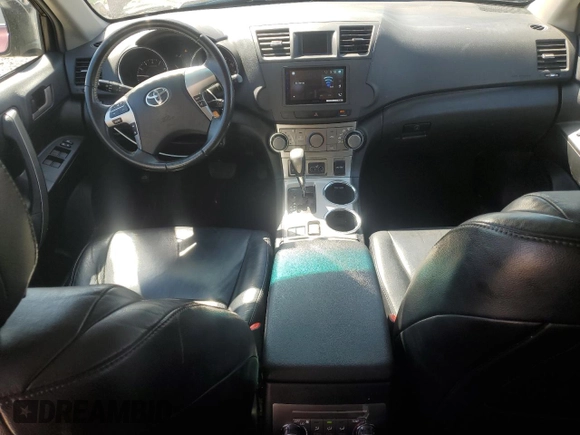 2011 Toyota Highlander z VIN 5TDBK3EH5BS074730, wystawiony jako Copart lot #56496965 z przebiegiem 133 214 mil mil oraz Czysty tytuł • Clean title. Historia ofert i sprzedaży dostępna na DreamBid. Obrazek 8.