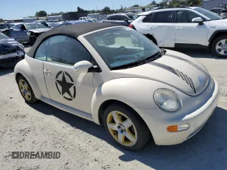 2005 Volkswagen Beetle GL with VIN 3VWBM31Y75M366011, listed as a Copart auction lot 70810124 with 62,284 mi miles and Clean Title. Bid and sale history available at DreamBid. Image 4.