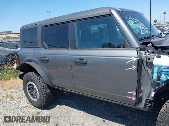 2024 Ford Bronco Badlands z VIN 1FMEE9BP9RLB31294, wystawiony jako IAAI lot #42115923 z przebiegiem 1675 mil mil oraz . Historia ofert i sprzedaży dostępna na DreamBid. Obrazek 13.
