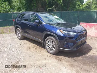2024 Toyota RAV4 XLE Premium z VIN 2T3A1RFV4RW411404, wystawiony jako IAAI lot #42342453 z przebiegiem 20 741 mil mil oraz . Historia ofert i sprzedaży dostępna na DreamBid. Obrazek 1.