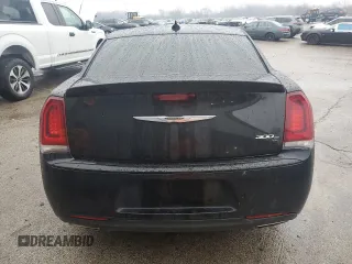 2019 Chrysler 300 with VIN 2C3CCABG1KH548418, listed as a Copart auction lot 43458095 with 61,033 mi miles and Salvage Title. Bid and sale history available at carsss.com. Image 6.
