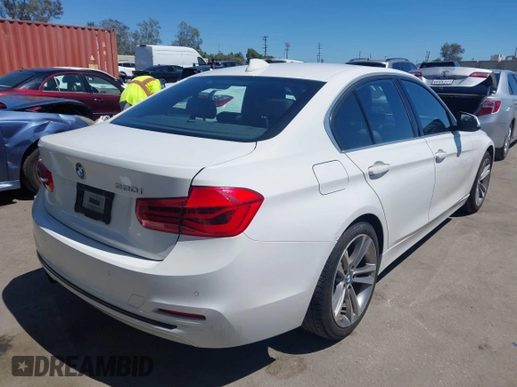 2017 BMW 3 Series 330i с VIN WBA8B9G55HNU50399, выставлен на аукционе IAAI как лот 42630561 с пробегом 60 176 миль миль и . История ставок и продаж доступна на DreamBid. Изображение 4.