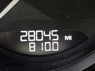 2022 Porsche Macan z VIN WP1AA2A55NLB00378, wystawiony jako IAAI lot #42338661 z przebiegiem 28 045 mil mil oraz . Historia ofert i sprzedaży dostępna na DreamBid. Obrazek 16.