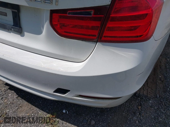 2014 BMW 3 Series 328i z VIN WBA3A5C51EP603386, wystawiony jako IAAI lot #42343104 z przebiegiem Nie podano mil oraz . Historia ofert i sprzedaży dostępna na DreamBid. Obrazek 16.