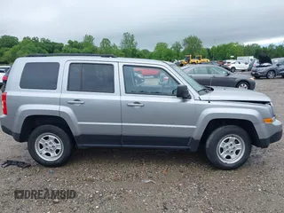 2017 Jeep Patriot Sport SE z VIN 1C4NJRBB8HD122051, wystawiony jako IAAI lot #42274843 z przebiegiem 63 122 mil mil oraz . Historia ofert i sprzedaży dostępna na DreamBid. Obrazek 13.
