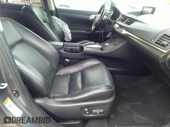 2016 Lexus CT 200h z VIN JTHKD5BHXG2264336, wystawiony jako IAAI lot #36105496 z przebiegiem 61 270 mil mil oraz . Historia ofert i sprzedaży dostępna na DreamBid. Obrazek 5.