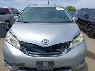 2012 Toyota Sienna LE AAS z VIN 5TDKK3DC5CS183731, wystawiony jako IAAI lot #42247364 z przebiegiem 148 723 mil mil oraz . Historia ofert i sprzedaży dostępna na DreamBid. Obrazek 12.