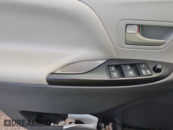 2020 Toyota Sienna L с VIN 5TDZZ3DC5LS041468, выставлен на аукционе IAAI как лот 42785544 с пробегом 117 615 миль миль и . История ставок и продаж доступна на DreamBid. Изображение 24.