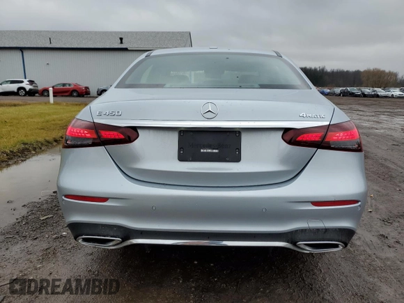 2022 Mercedes-Benz E 450 z VIN W1KZF5KB0NB032899, wystawiony jako Copart lot #82189393 z przebiegiem 16 372 mil mil oraz . Historia ofert i sprzedaży dostępna na DreamBid. Obrazek 6.