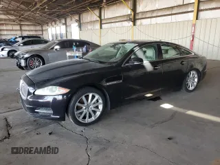 2013 Jaguar XJ z VIN SAJWA1C77D8V40055, wystawiony jako Copart lot #60461395 z przebiegiem 102 709 mil mil oraz Czysty tytuł • Clean title. Historia ofert i sprzedaży dostępna na DreamBid. Obrazek 1.
