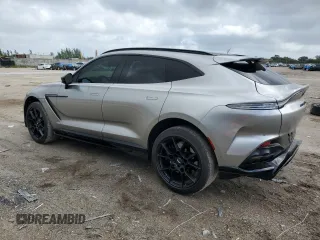 2023 Aston Martin DBX 707 z VIN SD7VUJBW0PTV08298, wystawiony jako Copart lot #77753224 z przebiegiem 3587 mil mil oraz Szkody całkowita. Historia ofert i sprzedaży dostępna na DreamBid. Obrazek 2.