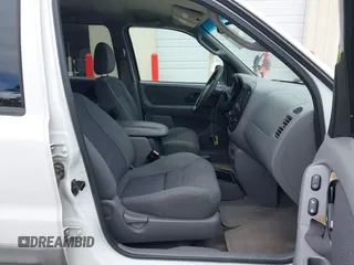 2002 Ford Escape XLT Choice with VIN 1FMYU03122KA63888, listed as a IAAI auction lot 42787558 with 185,669 mi miles and . Bid and sale history available at DreamBid. Image 5.