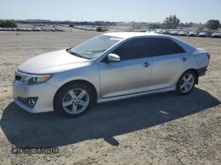 2014 Toyota Camry L with VIN 4T1BF1FK6EU795198, listed as a Copart auction lot 55472475 with 197,996 mi miles and Salvage Title. Bid and sale history available at DreamBid. Image 1.