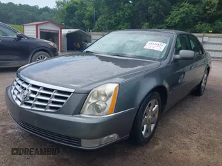 2006 Cadillac DTS 1SC z VIN 1G6KD57Y76U244707, wystawiony jako IAAI lot #42445115 z przebiegiem 189 119 mil mil oraz . Historia ofert i sprzedaży dostępna na DreamBid. Obrazek 2.