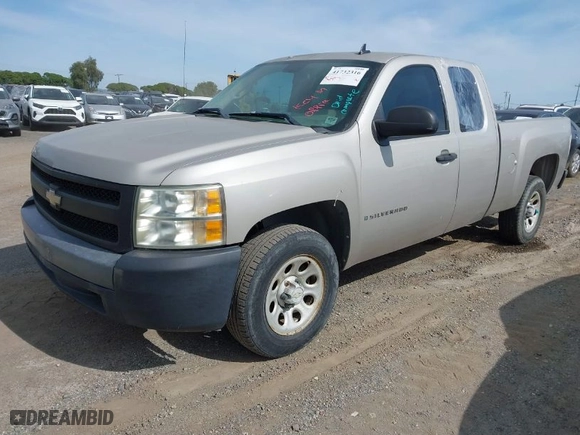 2008 Chevrolet Silverado 1500 Work Truck with VIN 1GCEC19C88Z279995, listed as a IAAI auction lot 41732316 with 250,162 mi miles. Bid and sale history available at carsss.com. Image 2.