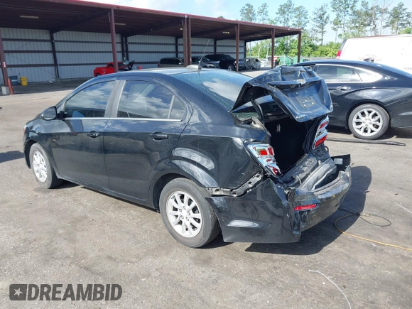 2020 Chevrolet Sonic LT z VIN 1G1JD5SB5L4106602, wystawiony jako IAAI lot #42159240 z przebiegiem 74 339 mil mil oraz . Historia ofert i sprzedaży dostępna na DreamBid. Obrazek 3.