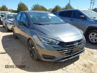 2024 Nissan Versa SR z VIN 3N1CN8FV4RL864665, wystawiony jako IAAI lot #41832377 z przebiegiem 7 349 mil mil oraz . Historia ofert i sprzedaży dostępna na DreamBid. Obrazek 1.