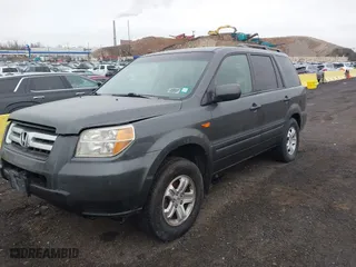 2008 Honda Pilot VP with VIN 5FNYF18238B052443, listed as a IAAI auction lot 41993151 with 105,671 mi miles. Bid and sale history available at carsss.com. Image 2.