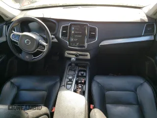 2018 Volvo XC90 Momentum z VIN YV4A22PK8J1323979, wystawiony jako Copart lot #42544374 z przebiegiem 79 187 mil mil oraz Szkody całkowita. Historia ofert i sprzedaży dostępna na DreamBid. Obrazek 8.