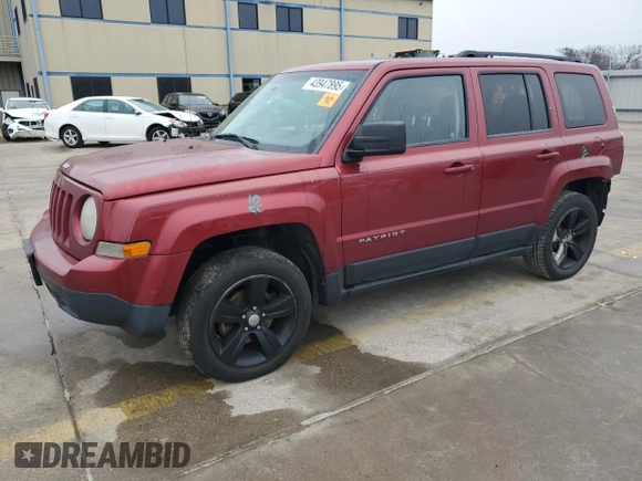 2014 Jeep Patriot Latitude with VIN 1C4NJPFA8ED818233, listed as a Copart auction lot 43947895 with 142,474 mi miles and Salvage Title. Bid and sale history available at carsss.com. Image 1.