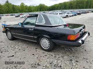 1986 Mercedes-Benz 560 SL z VIN WDBBA48D2GA050261, wystawiony jako Copart lot #58388025 z przebiegiem 199 750 mil mil oraz Tytuł czysty. Historia ofert i sprzedaży dostępna na DreamBid. Obrazek 2.
