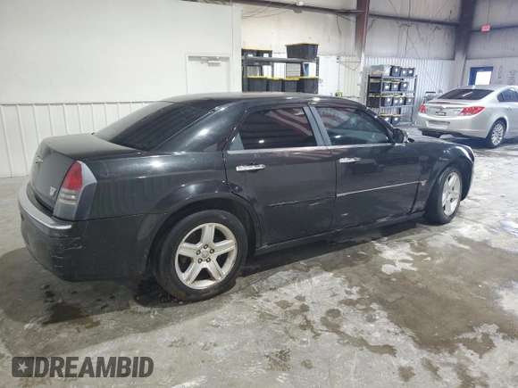 2006 Chrysler 300 C z VIN 2C3KA63H36H290155, wystawiony jako Copart lot #55321415 z przebiegiem Nie podano mil oraz Czysty tytuł • Clean title. Historia ofert i sprzedaży dostępna na DreamBid. Obrazek 3.