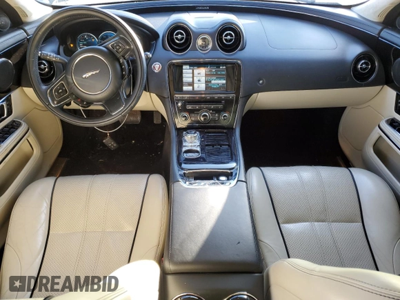 2014 Jaguar XJ Portfolio with VIN SAJWJ2GD6E8V73491, listed as a Copart auction lot 42472345 with 68,747 mi miles and Salvage title. Bid and sale history available at DreamBid. Image 8.