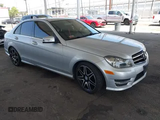 2014 Mercedes-Benz C 250 Sport с VIN WDDGF4HB5ER319638, выставлен на аукционе IAAI как лот 42478233 с пробегом 142 947 миль миль и . История ставок и продаж доступна на DreamBid. Изображение 1.