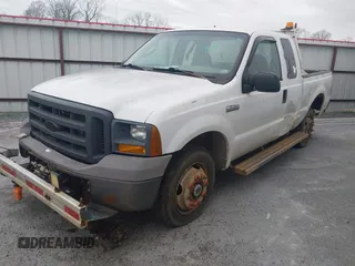 2005 Ford F-350 with VIN 1FTSX315X5EC34141, listed as a IAAI auction lot 41645453 with 498,863 mi miles and . Bid and sale history available at DreamBid. Image 2.