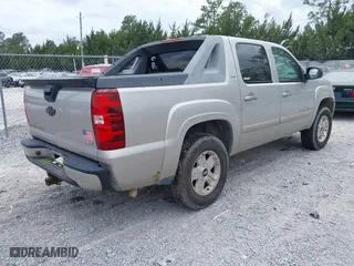 2007 Chevrolet Avalanche LTZ with VIN 3GNFK123X7G217750, listed as a IAAI auction lot 42088850 with 188,429 mi miles. Bid and sale history available at carsss.com. Image 4.