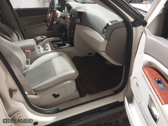 2007 Jeep Grand Cherokee Limited with VIN 1J8HR58217C552426, listed as a IAAI auction lot 41834106 with 130,537 mi miles. Bid and sale history available at carsss.com. Image 5.