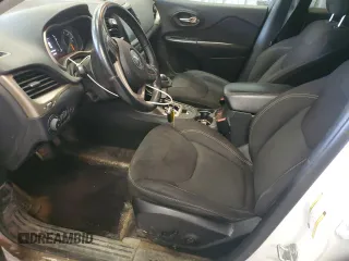 2016 Jeep Cherokee Latitude z VIN 1C4PJMCS6GW255226, wystawiony jako Copart lot #53163975 z przebiegiem 165 007 mil mil oraz Czysty tytuł • Clean title. Historia ofert i sprzedaży dostępna na DreamBid. Obrazek 7.