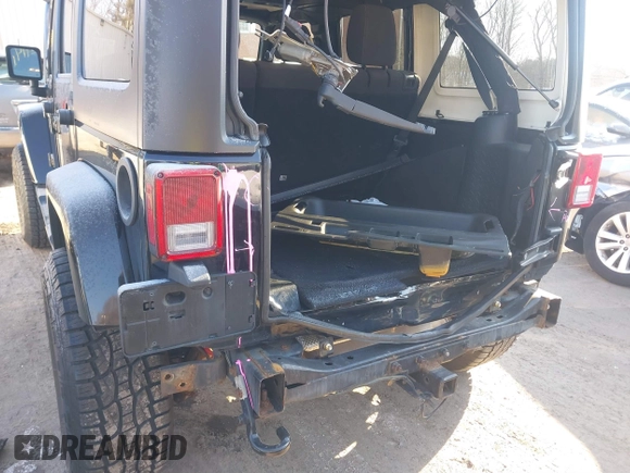 2018 Jeep Wrangler JK Unlimited Sahara with VIN 1C4HJWEG8JL921293, listed as a IAAI auction lot 41413264 with 90,566 mi miles. Bid and sale history available at carsss.com. Image 6.