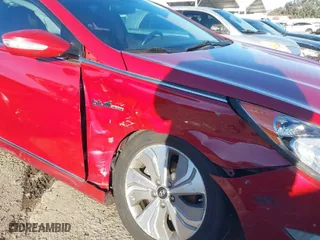 2013 Hyundai Sonata Hybrid Limited with VIN KMHEC4A48DA069570, listed as a IAAI auction lot 41709031 with 173,248 mi miles. Bid and sale history available at carsss.com. Image 6.