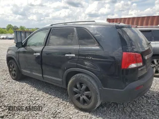 2013 Kia Sorento LX z VIN 5XYKT3A62DG416989, wystawiony jako Copart lot #55416865 z przebiegiem 280 489 mil mil oraz Czysty tytuł • Clean title. Historia ofert i sprzedaży dostępna na DreamBid. Obrazek 2.
