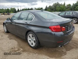 2013 BMW 5 Series 528i xDrive z VIN WBAXH5C59DD112318, wystawiony jako Copart lot #57650125 z przebiegiem 106 189 mil mil oraz Szkoda całkowita • Salvage title. Historia ofert i sprzedaży dostępna na DreamBid. Obrazek 2.