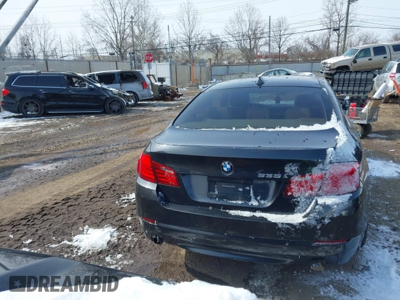 2011 BMW 5 Series 535i xDrive z VIN WBAFU7C52BC777616, wystawiony jako IAAI lot #41599614 z przebiegiem 150 723 mil mil oraz . Historia ofert i sprzedaży dostępna na DreamBid. Obrazek 16.
