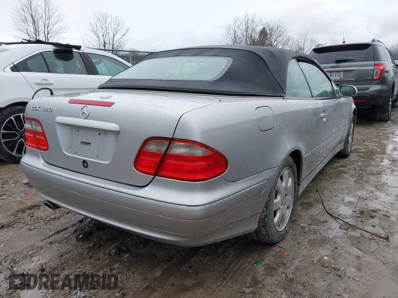 2003 Mercedes-Benz CLK 320 z VIN WDBLK65G33T141954, wystawiony jako IAAI lot #41676472 z przebiegiem 68 041 mil mil oraz . Historia ofert i sprzedaży dostępna na DreamBid. Obrazek 4.