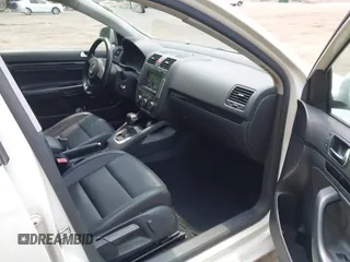 2010 Volkswagen Jetta Wolfsburg Edition с VIN 3VWRJ7AJ5AM015058, выставлен на аукционе IAAI как лот 42428766 с пробегом 158 506 миль миль и . История ставок и продаж доступна на DreamBid. Изображение 5.