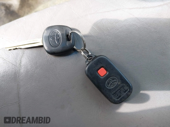 2006 Toyota Camry LE z VIN 4T1BF30K96U119883, wystawiony jako IAAI lot #41858665 z przebiegiem 228 340 mil mil oraz . Historia ofert i sprzedaży dostępna na DreamBid. Obrazek 11.