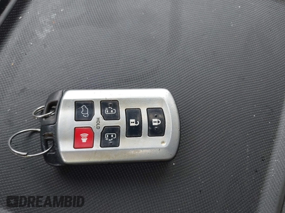 2020 Toyota Sienna XLE Auto Access Seat z VIN 5TDYZ3DC6LS021788, wystawiony jako IAAI lot #42178834 z przebiegiem 132 107 mil mil oraz . Historia ofert i sprzedaży dostępna na DreamBid. Obrazek 11.