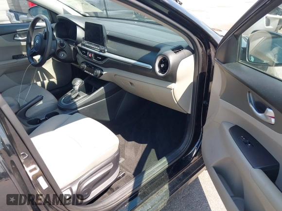 2019 Kia Forte LXS z VIN 3KPF24AD7KE102404, wystawiony jako IAAI lot #42571520 z przebiegiem 61 502 mil mil oraz . Historia ofert i sprzedaży dostępna na DreamBid. Obrazek 5.
