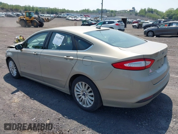 2015 Ford Fusion SE Hybrid z VIN 3FA6P0LU3FR163695, wystawiony jako IAAI lot #42428393 z przebiegiem 237 835 mil mil oraz . Historia ofert i sprzedaży dostępna na DreamBid. Obrazek 3.